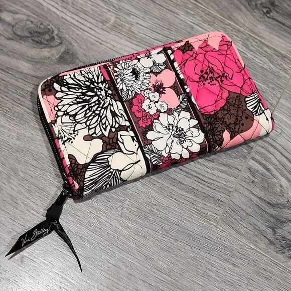 💥HP 4/21💥Vera Bradley Pink Quilted Zip Around Wallet - Picture 2 of 4
